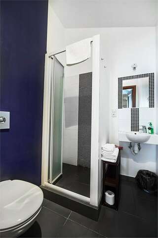 Гостевой дом Парк Шале Красная Поляна Небольшая двухместная комната с 2 отдельными кроватями-4