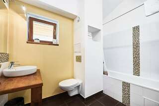 Гостевой дом Парк Шале Красная Поляна Двухместная комната категории Делюкс с 1 кроватью, балконом и ванной-4