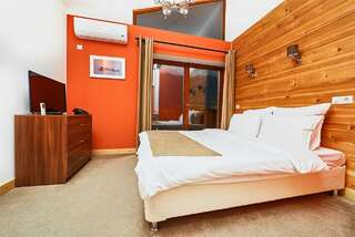 Гостевой дом Парк Шале Красная Поляна Двухместная комната с 1 кроватью, балконом с видом на горы, с ванной-1